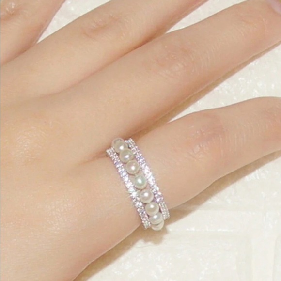 Women's Faux Pearl Ring - Picture 2 of 4